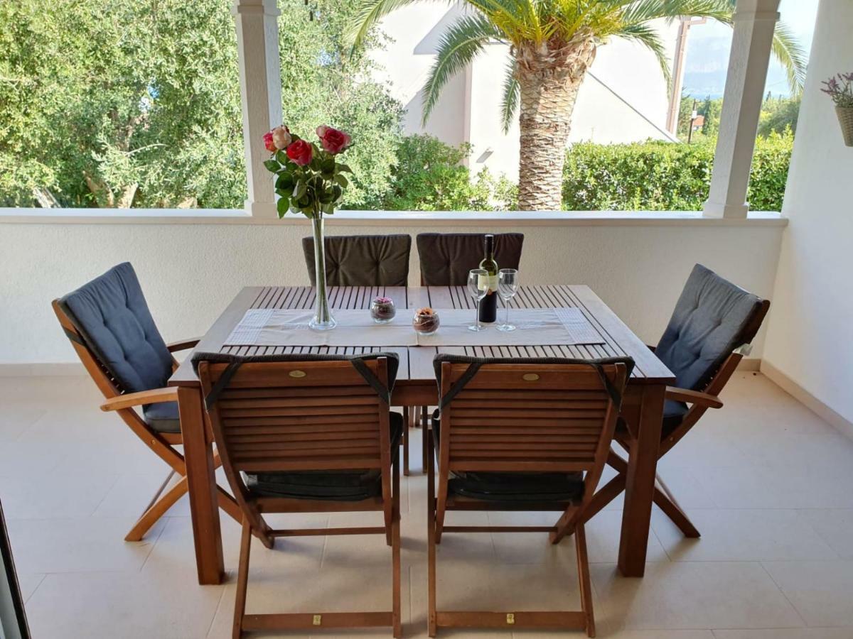 Holiday Home Brac Супетар Экстерьер фото